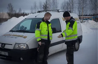 Montörer vid bi
